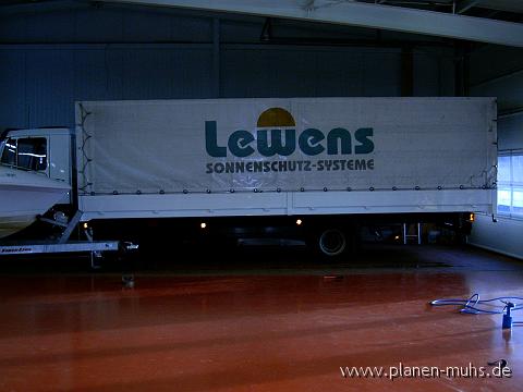 plane_lkw040.jpg